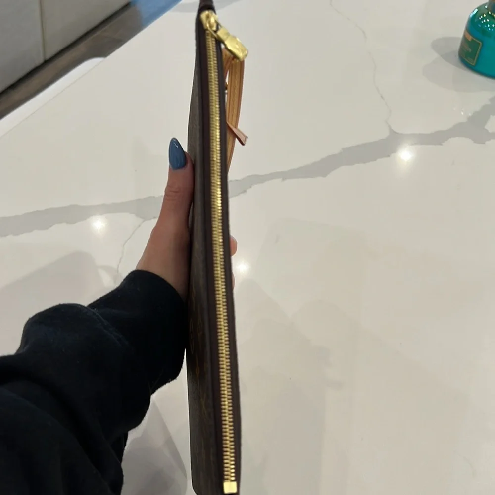 Louis Vuitton Neverfull wristlet - Picture 5 of 8